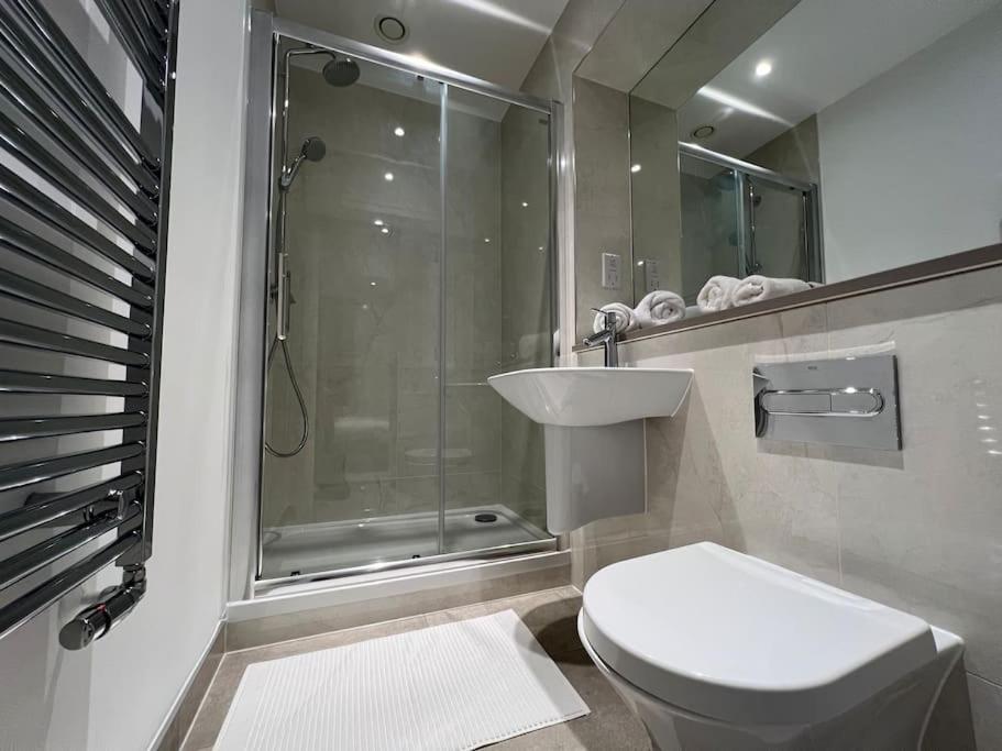 2 Bed Penthouse Style Apartment ลอนดอน ภายนอก รูปภาพ