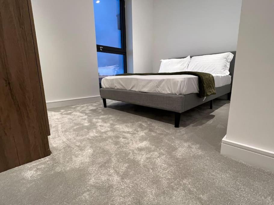 2 Bed Penthouse Style Apartment ลอนดอน ภายนอก รูปภาพ