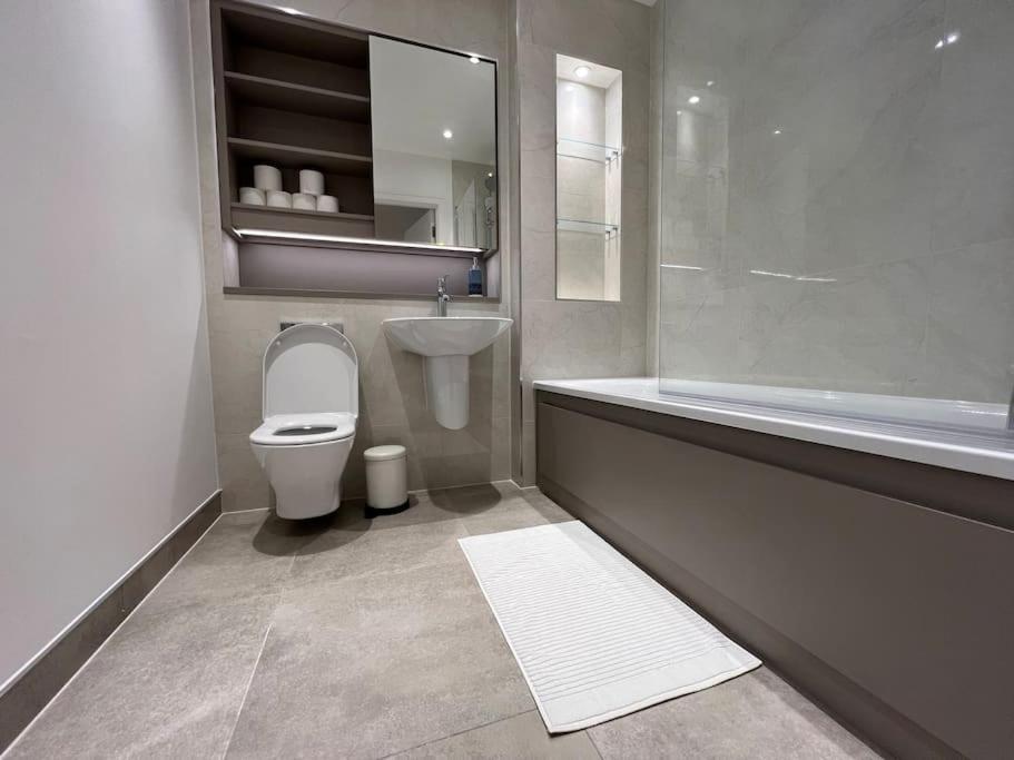 2 Bed Penthouse Style Apartment ลอนดอน ภายนอก รูปภาพ